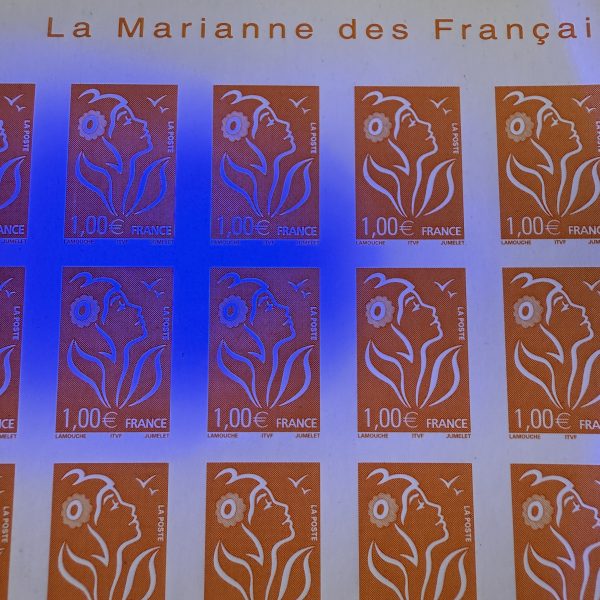 Y&T 3739 "Marianne Lamouche 1.00 €" non dentelé demi feuille 50 en NEUFS ** - TB – Image 5