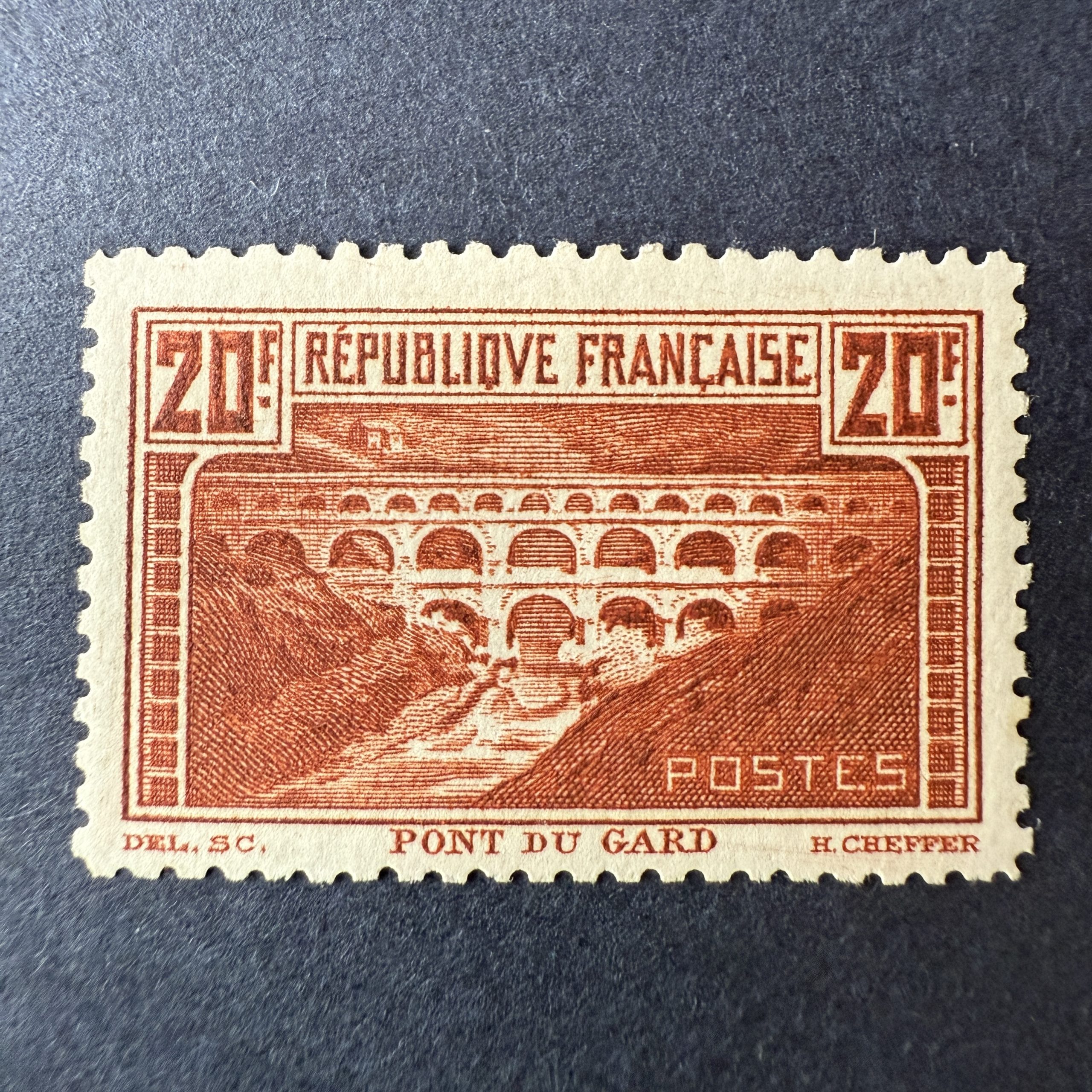 Y&T 262B "Pont du Gard" dentelé 11 en neuf ** - TB signé Calves et Scheller