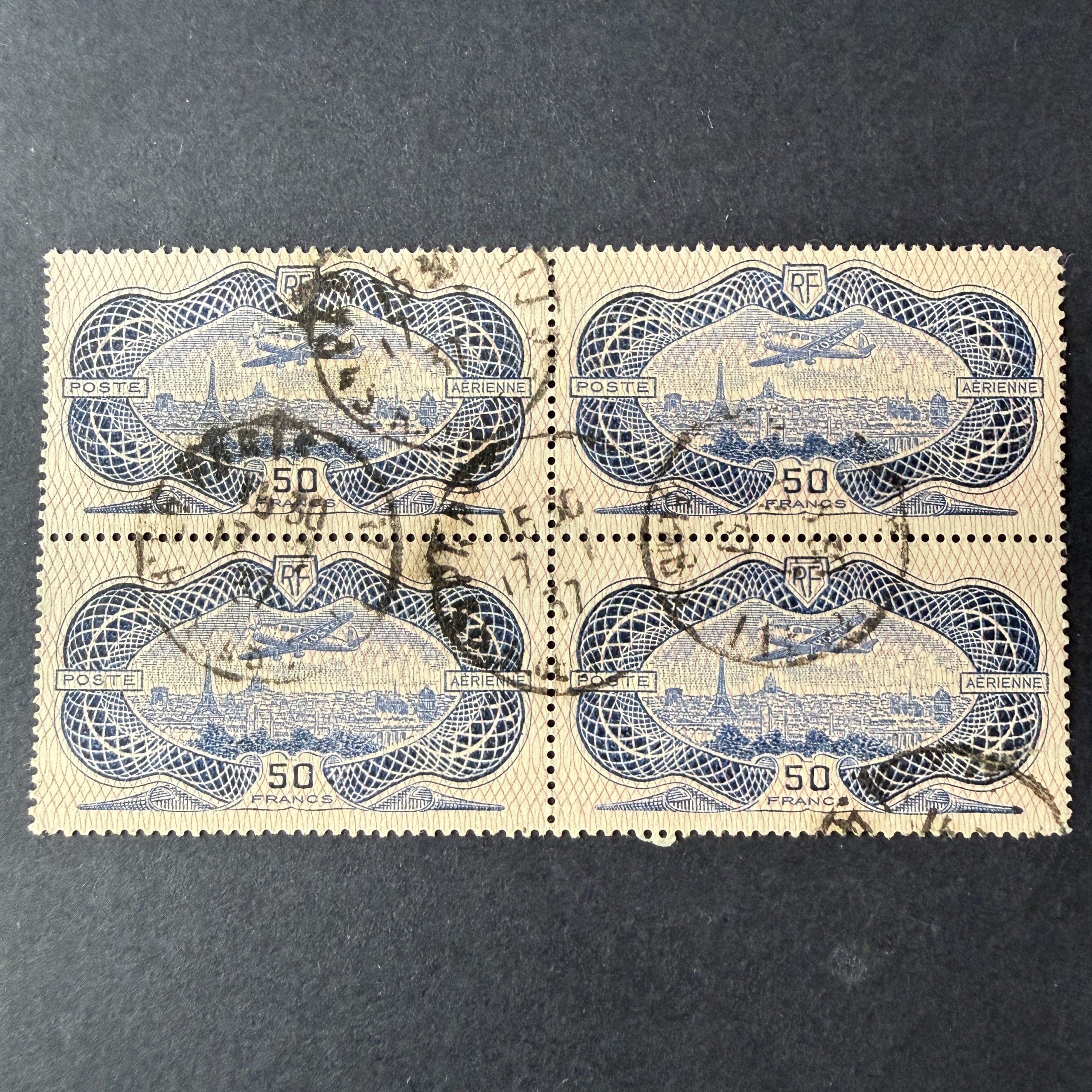 Poste Aérienne Yvert 15 "Burelé" en bloc de 4 oblitéré - B/TB