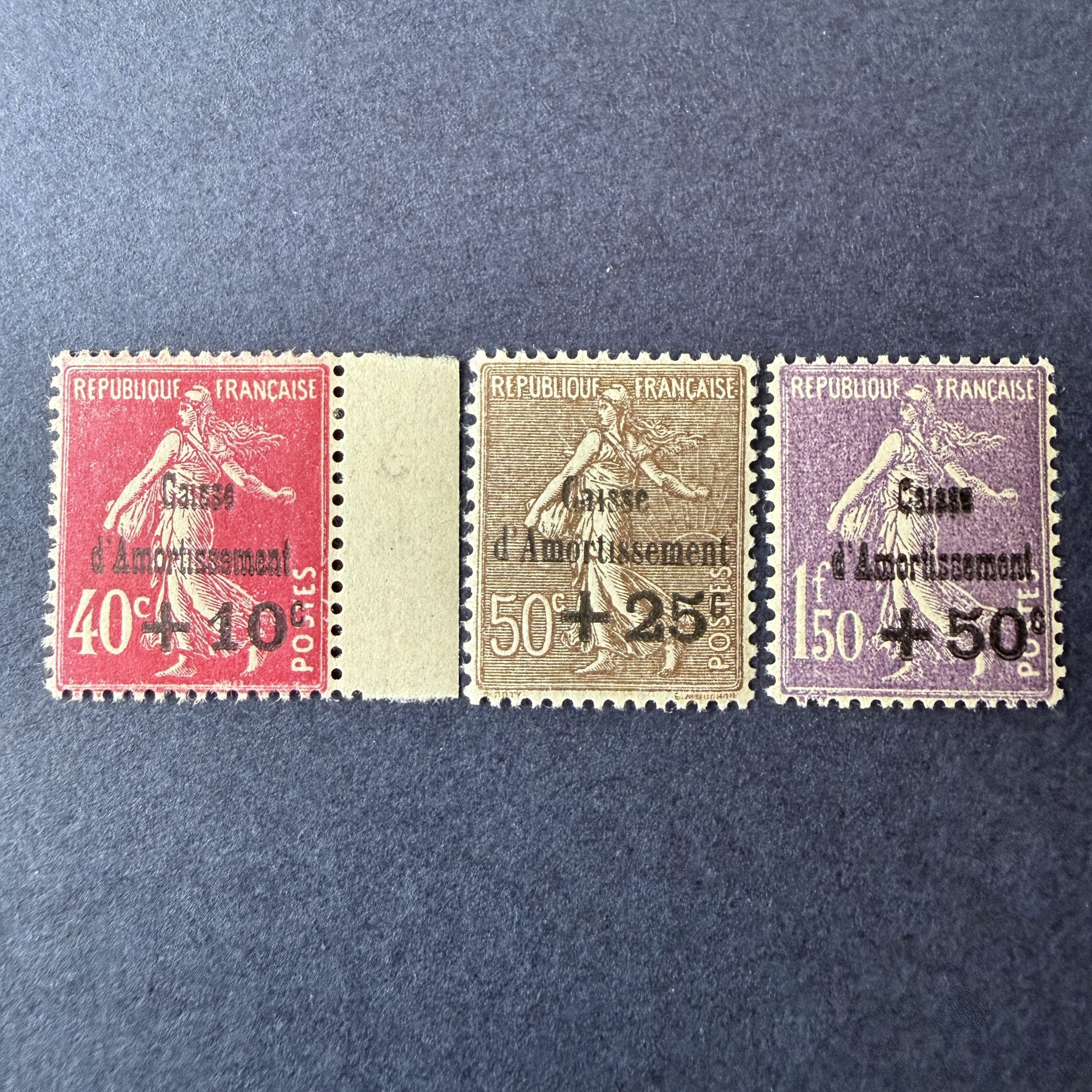 Yvert 266/268 "Caisse Amortissement 4ème série" en neufs ** sans charnière. TB.