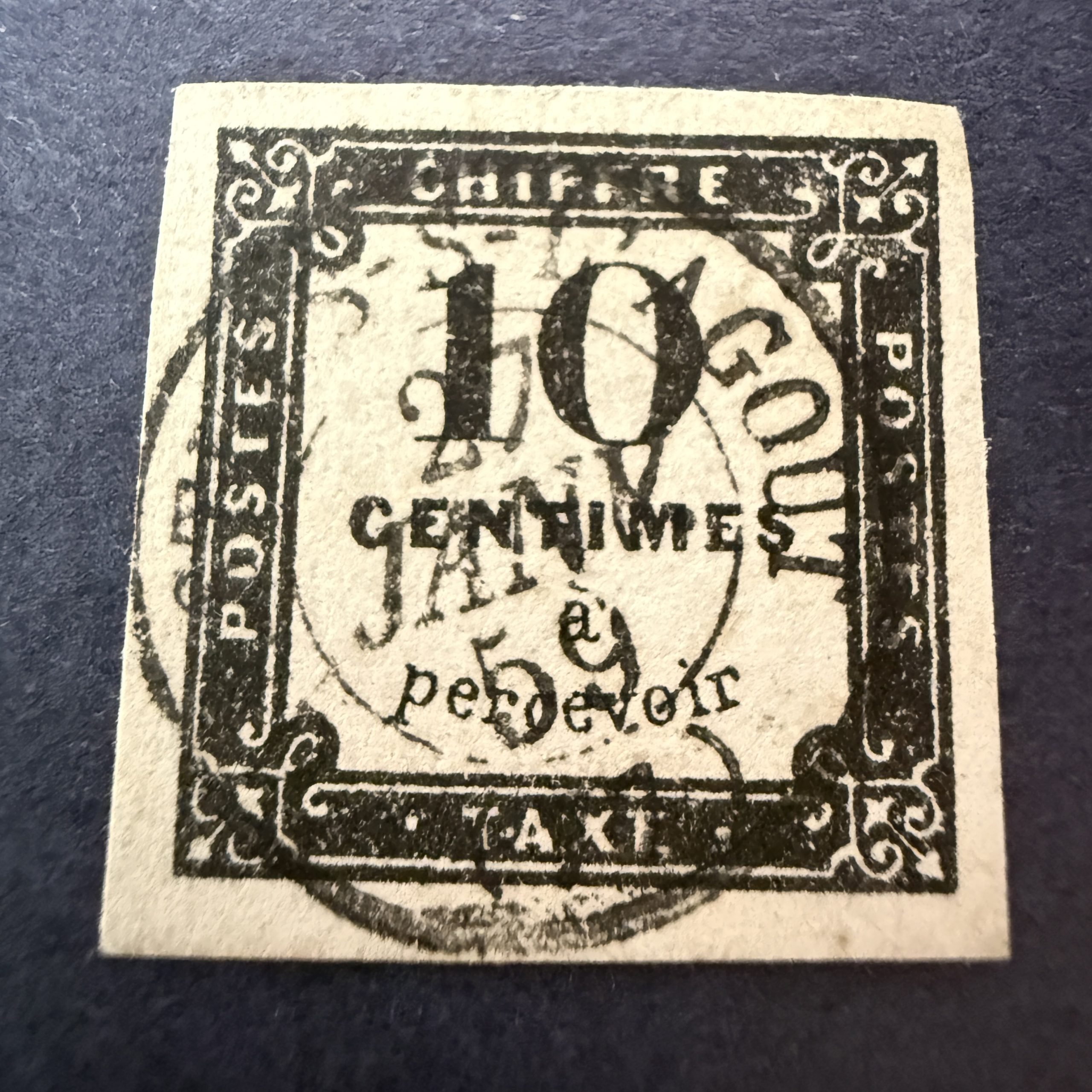 Taxe Y&T 1 "Duval 10c" margé en oblitéré cachet à date. Superbe. Signé Brun.