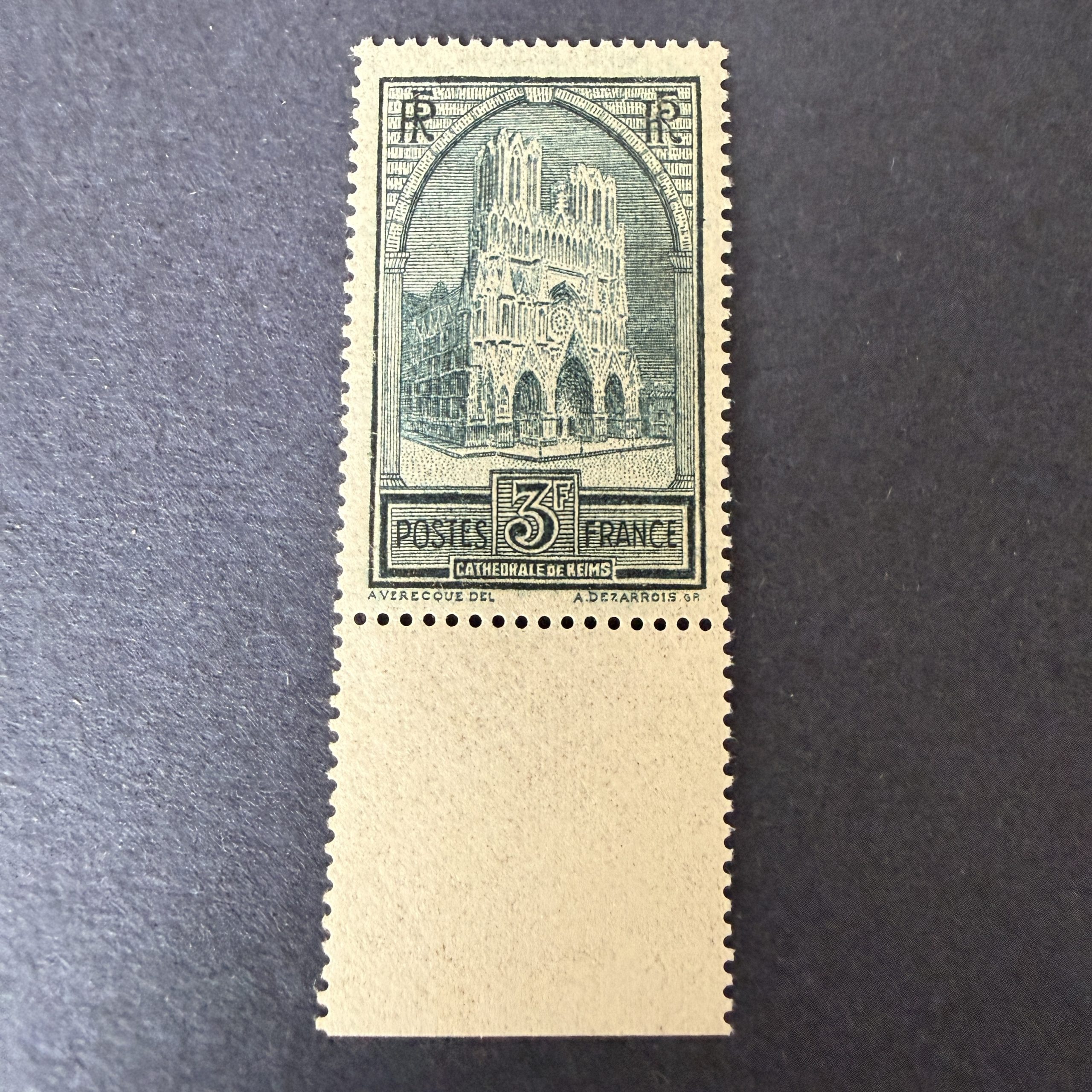 Y&T 259c "Cathédrale de Reims" bord de feuille type IV en neuf ** sans charnière. Superbe.