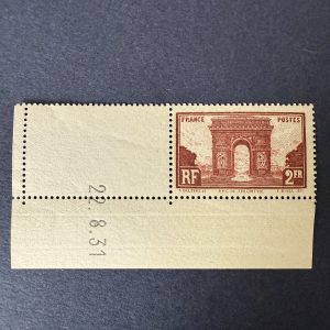 Y&T 258 "Arc de Triomphe" coin daté en neuf ** sans charnière. Superbe.
