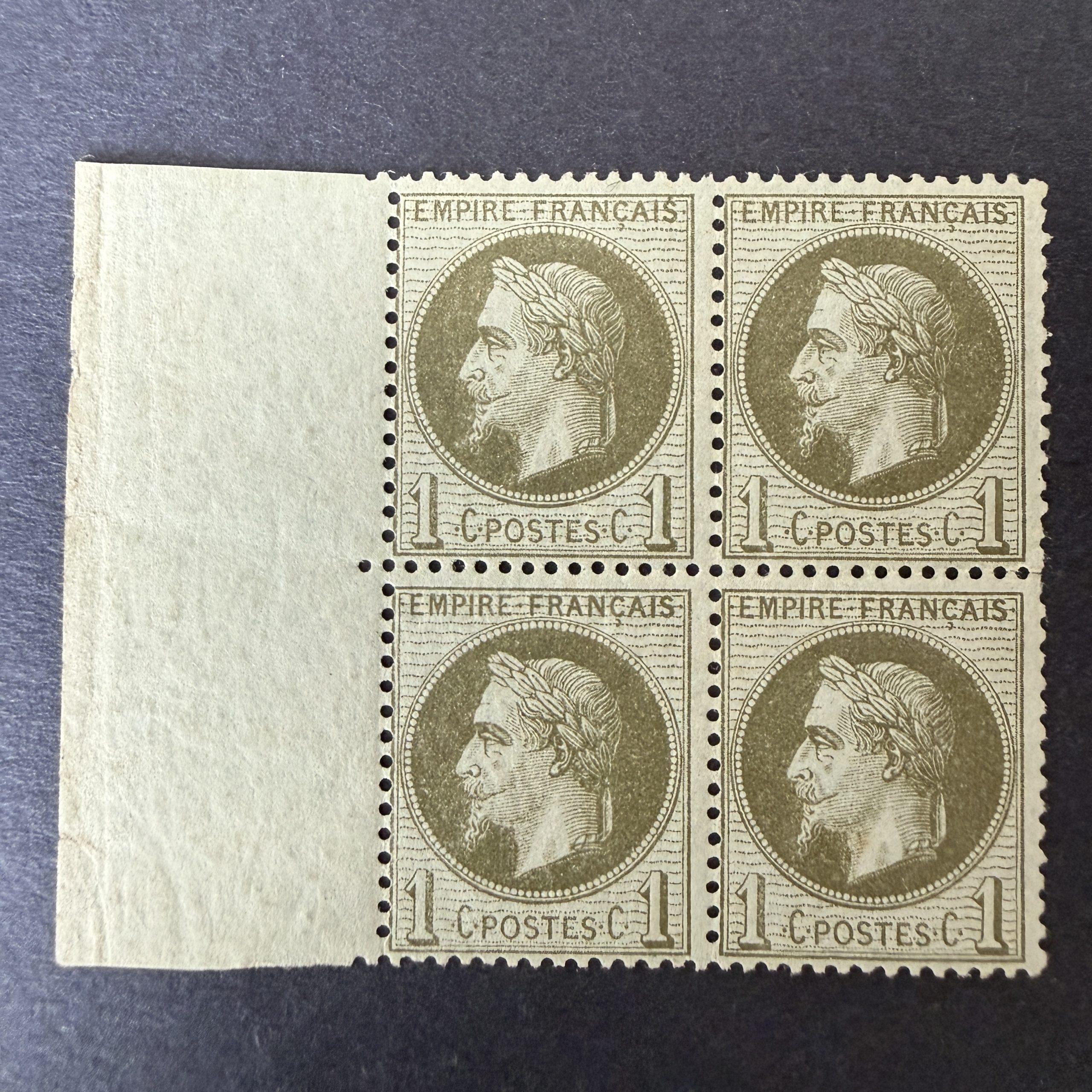 Y&T 25, "Napoléon lauré 1c olive" en bloc de 4 neufs (2 timbres neufs **) - TB
