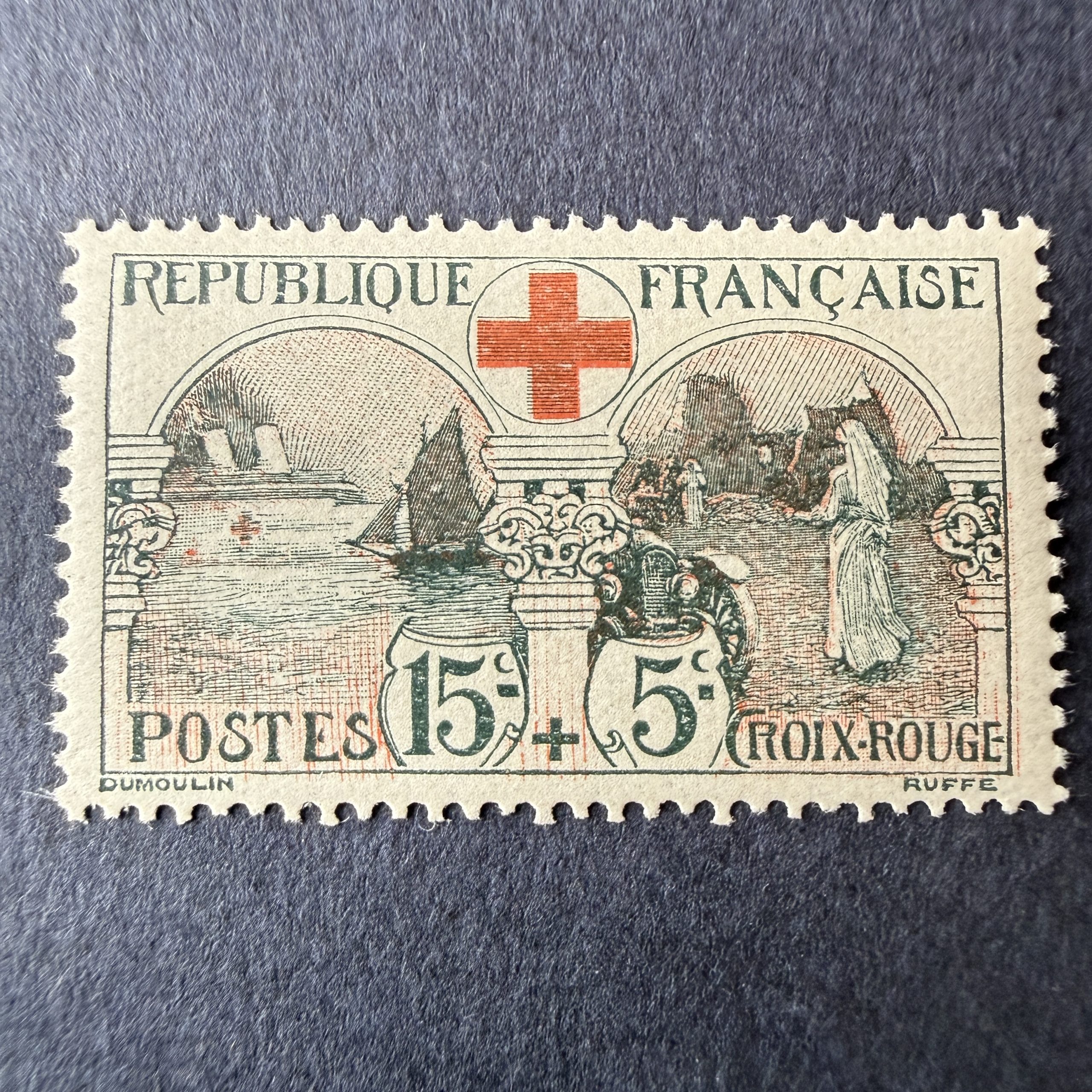 Y&T 156, "Croix Rouge" centré en neuf ** sans charnière. Superbe.