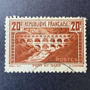 Y&T 262B, "Pont du Gard" dentelé 11 en oblitéré. TB.