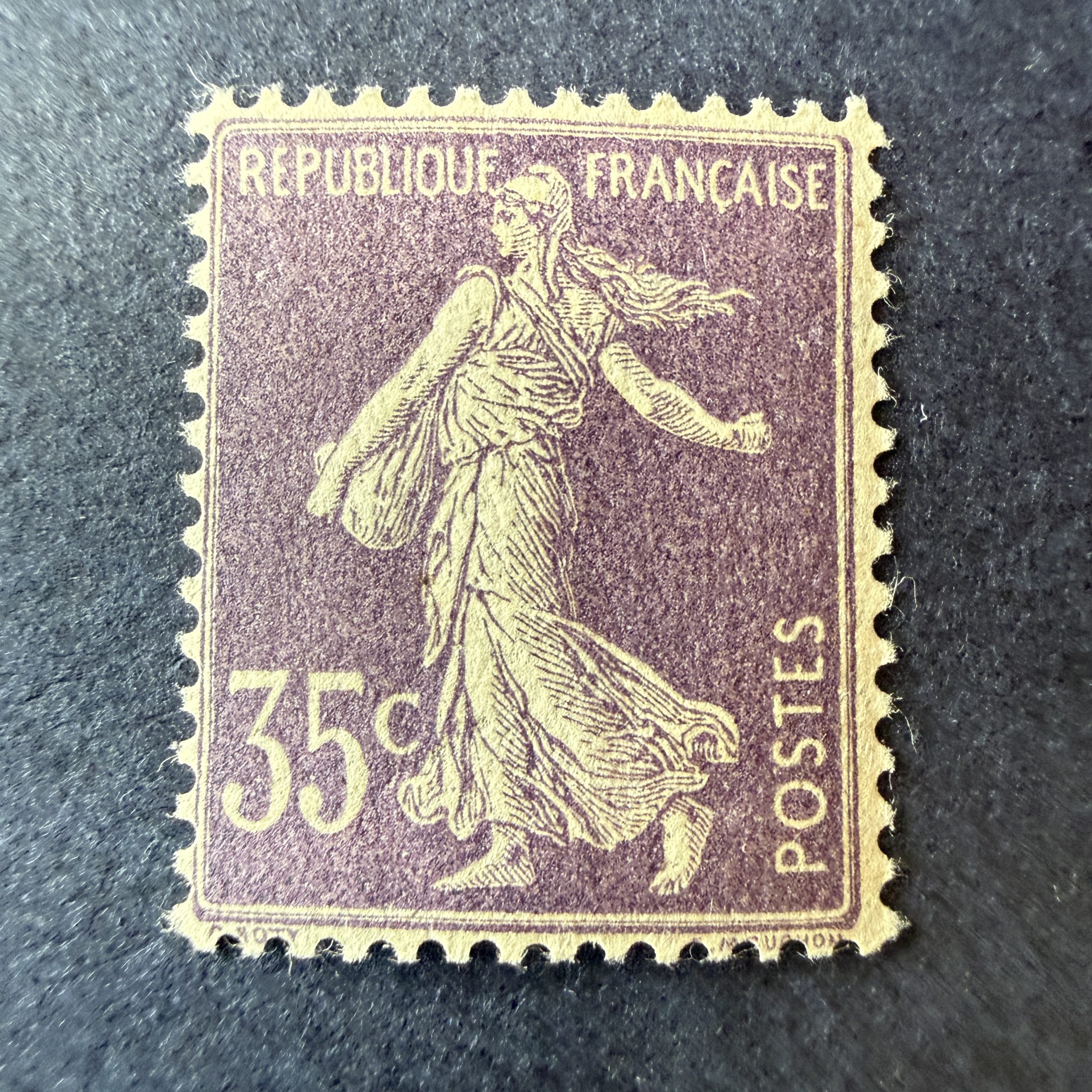Yvert 136, "Semeuse 35c violet" en neuf ** sans charnière. Signé Scheller. Superbe.