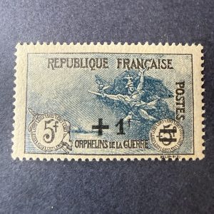 Yvert 169, "Orphelins surchargé" en neuf ** sans charnière. TB.