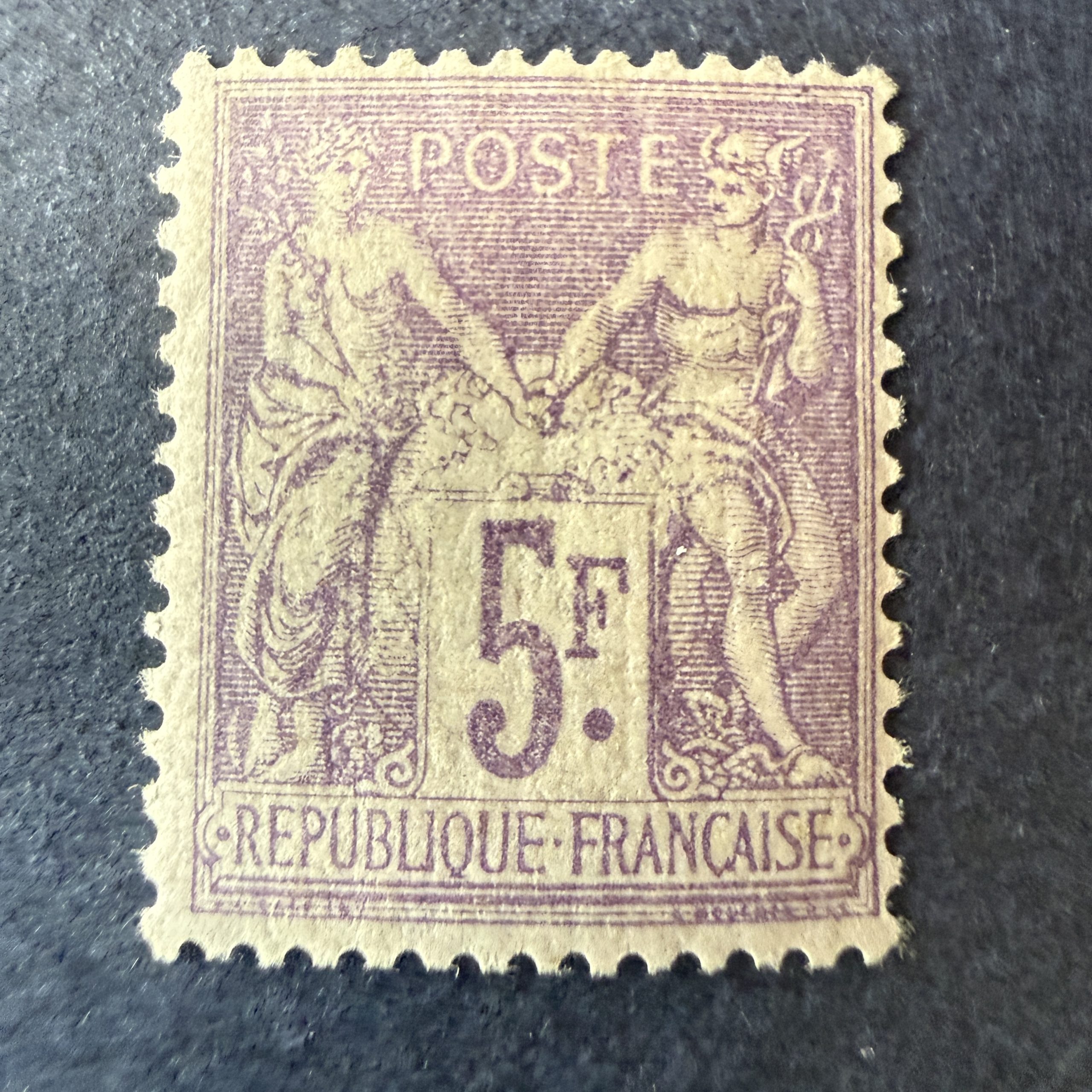 Yvert 95, "Sage 5fr violet" en neuf * avec charnière. Signé Scheller. TB.
