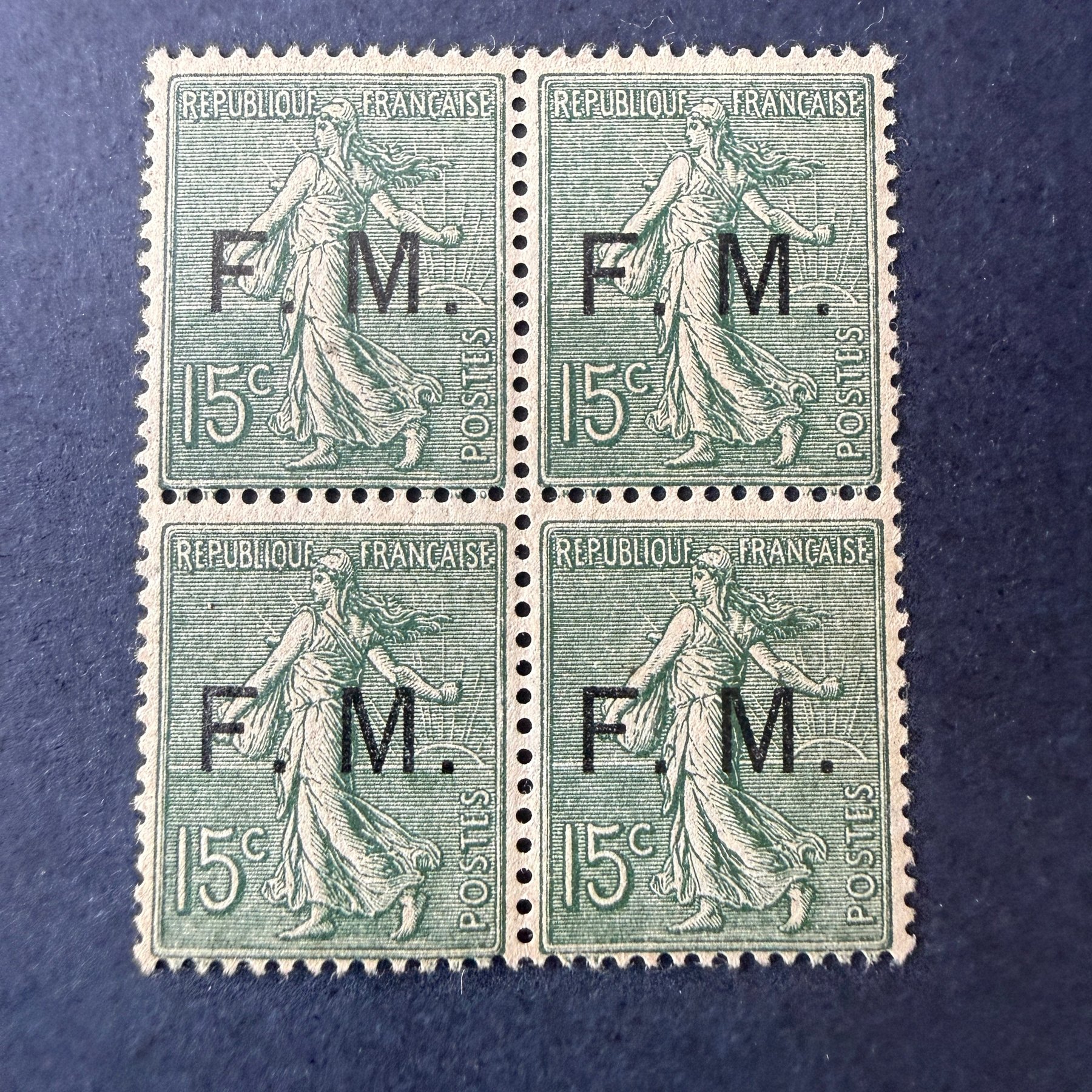 Franchise Militaire Yvert 3 "Semeuse 15c" bloc 4 en neufs ** sans charnière. TB.
