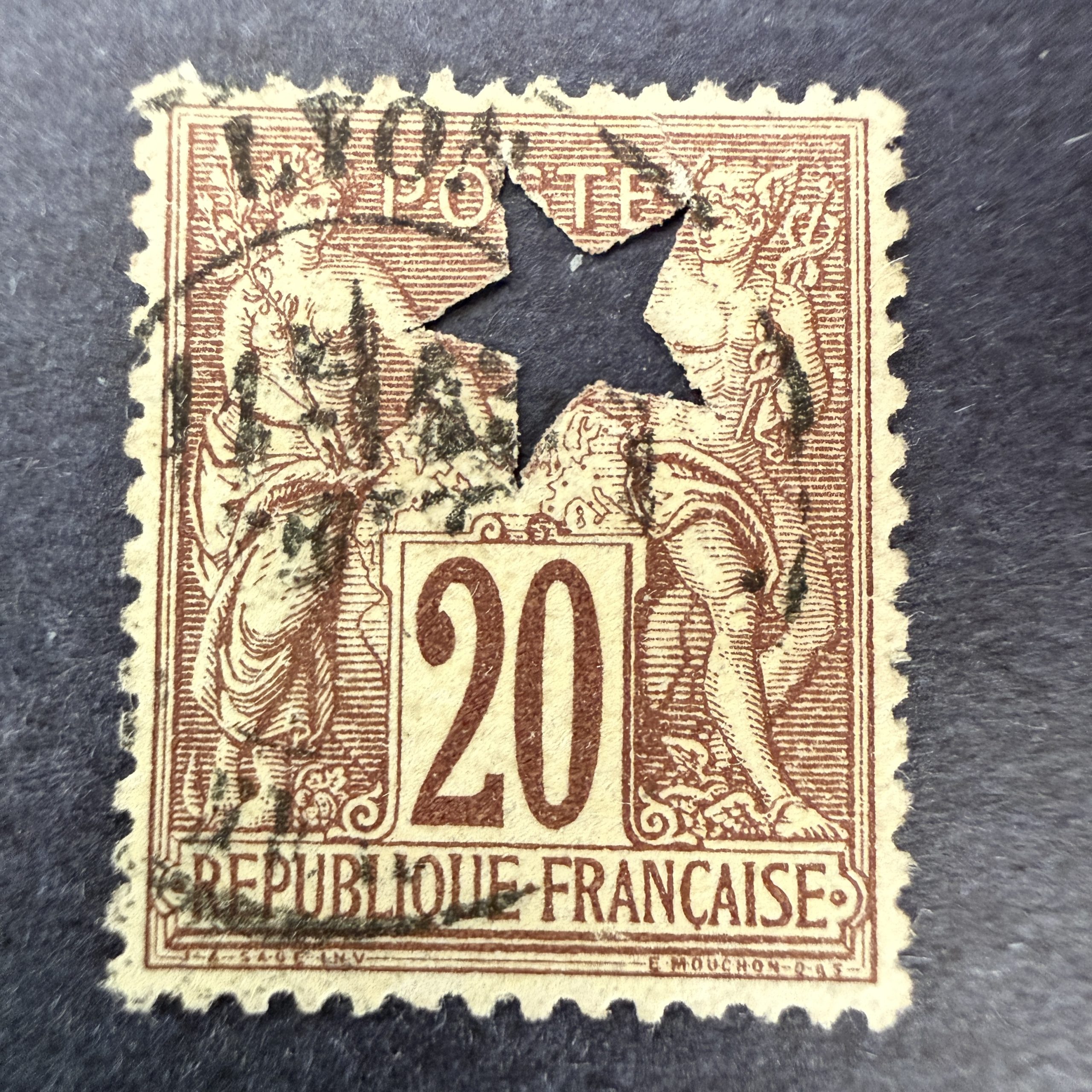 Yvert 67 "Sage 20c brun" perforé étoile en oblitéré. TB.