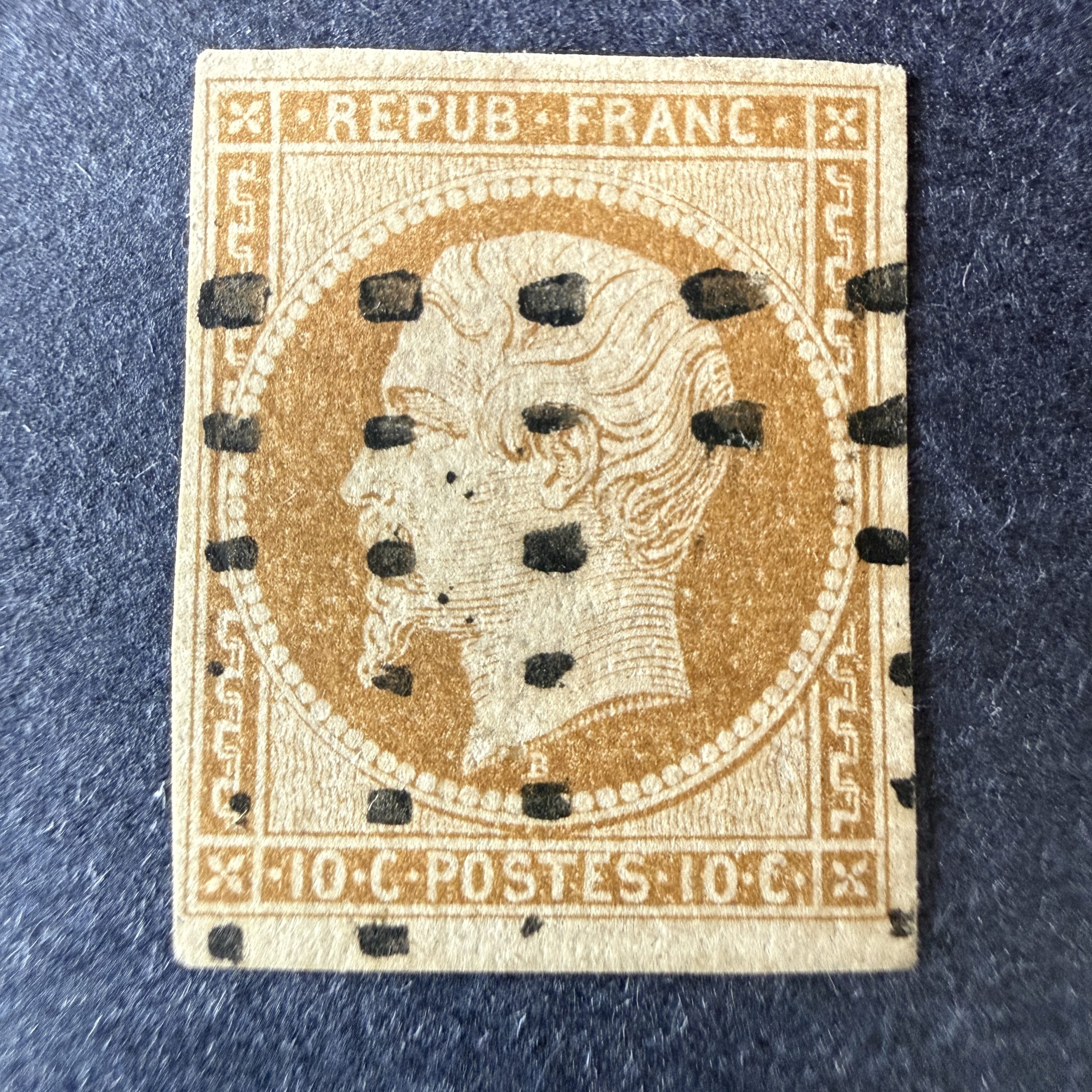 Yvert 9 "Napoléon 10c bistre" en oblitéré gros points. Signé Scheller. TB.