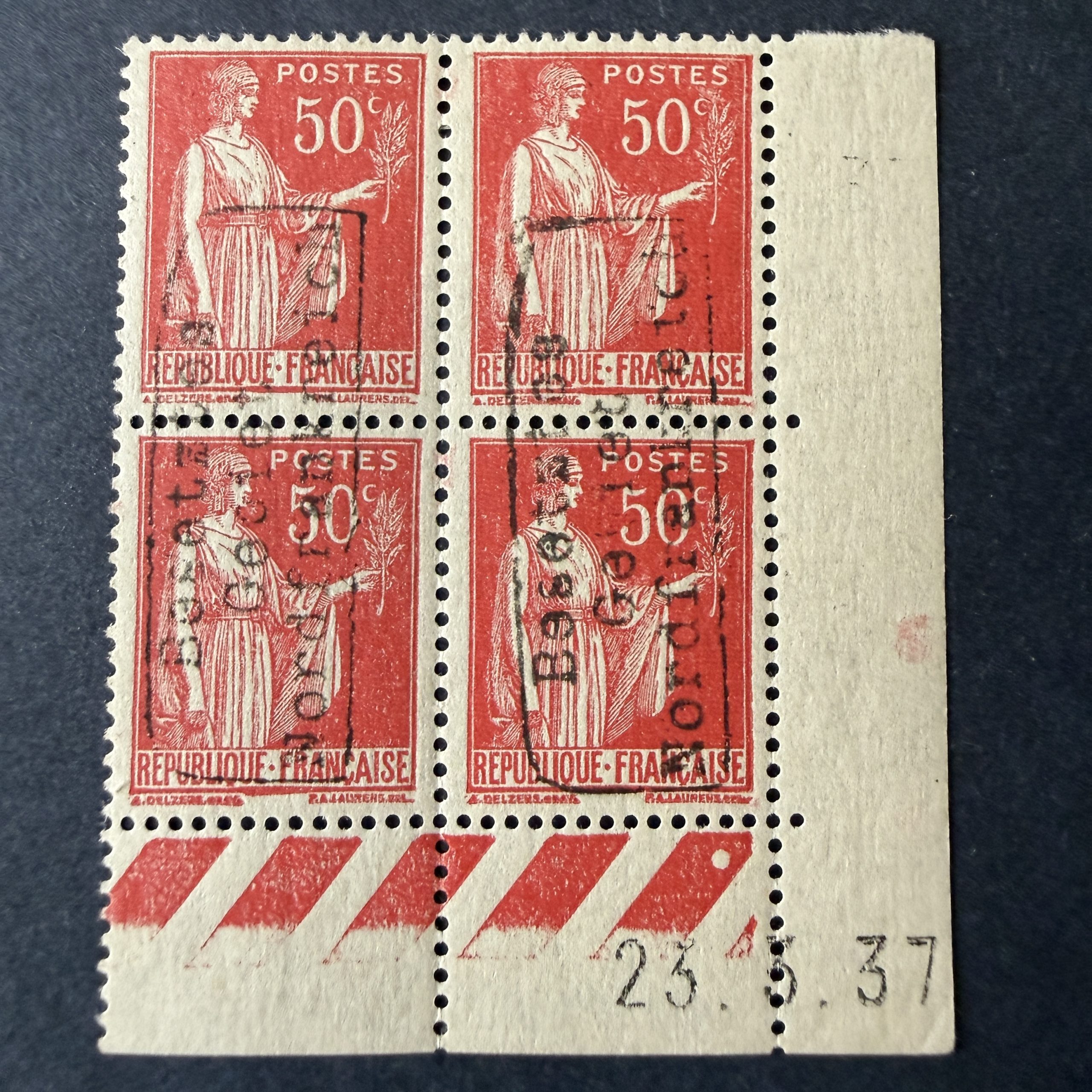 Guerre Yvert 3 "Paix 50c rouge" coin daté en neufs **/*. Signé Brun. TB.